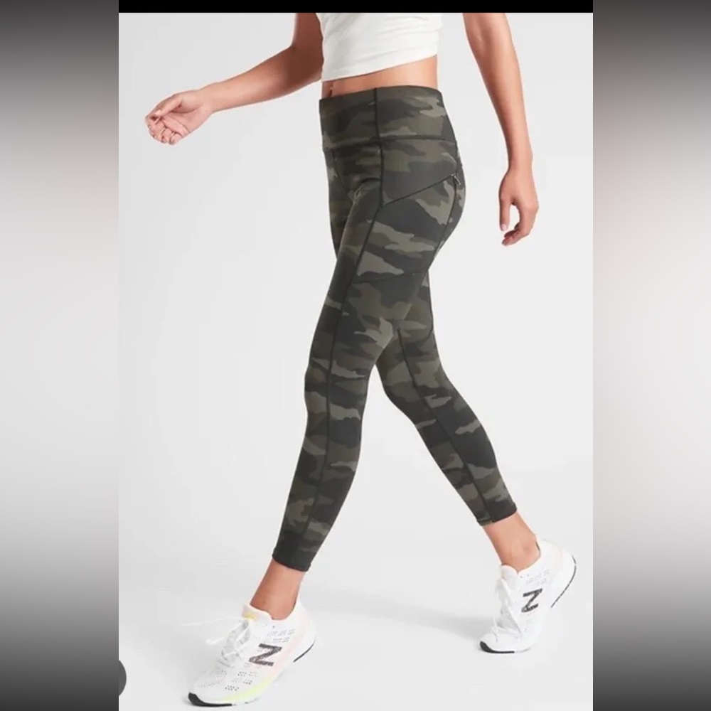 Athleta Camo Contender 7/8 Tight Leggings Size XS